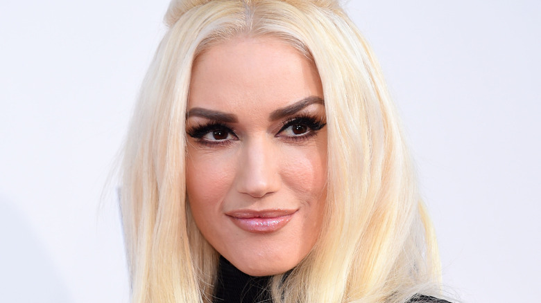 Gwen Stefani posing
