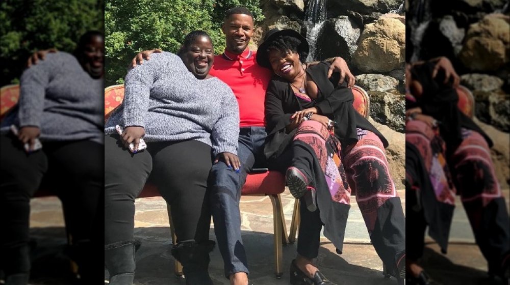 Jamie Foxx is all smiles with sisters DeOndra and Deidra