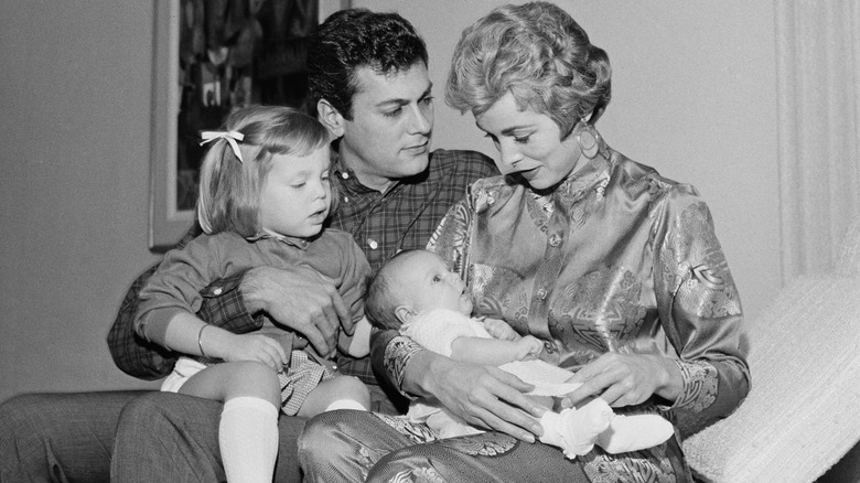 Jamie Lee Curtis posing with her parents and sister
