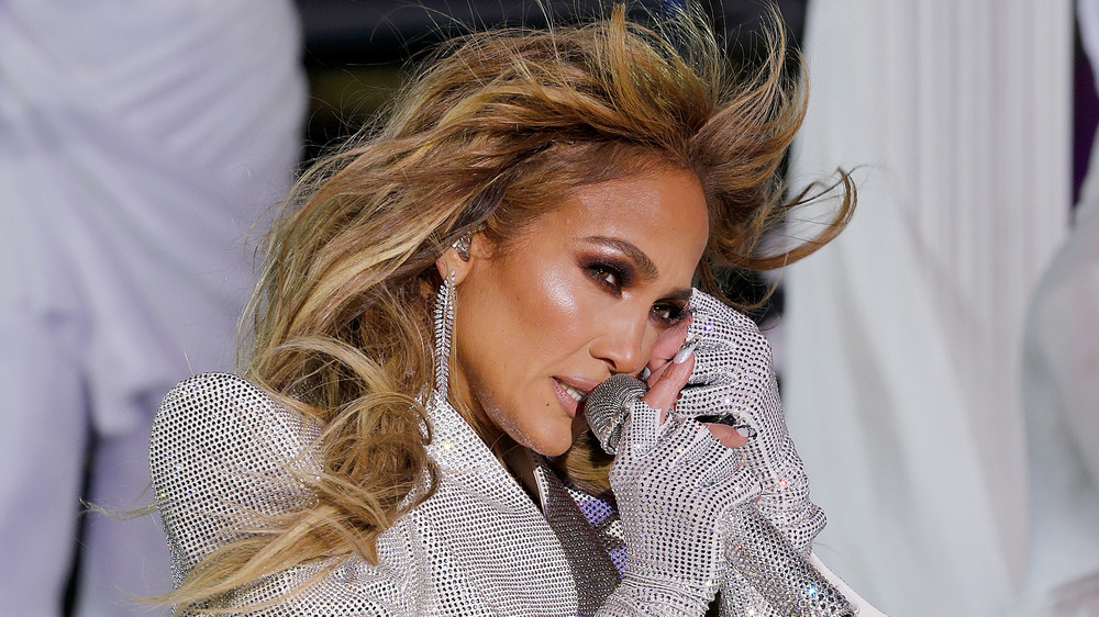Jennifer Lopez singing