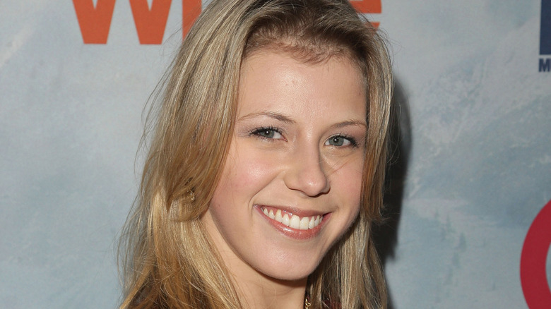Jodie Sweetin smiling