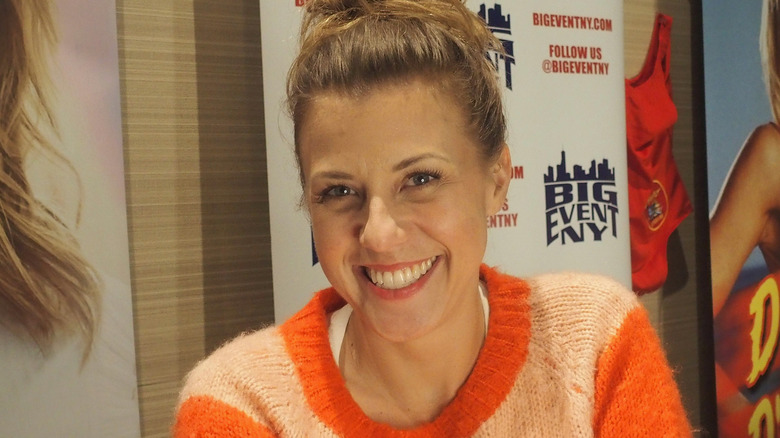 Jodie Sweetin smiling
