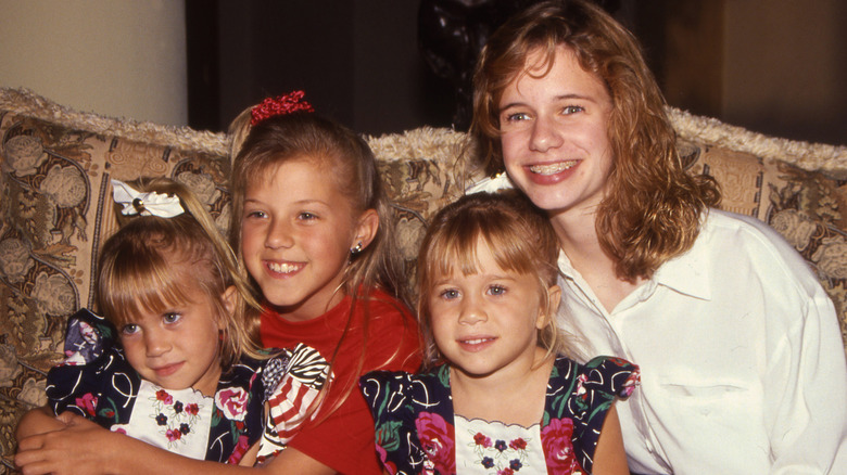Mary-Kate Olsen, Jodie Sweetin, Ashley Olsen, Andrea Barber, all smiling