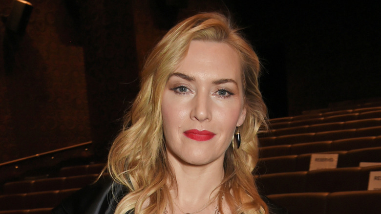 Kate Winslet posing