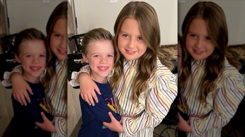 Kelly Clarkson's daughter River and son Remy hugging