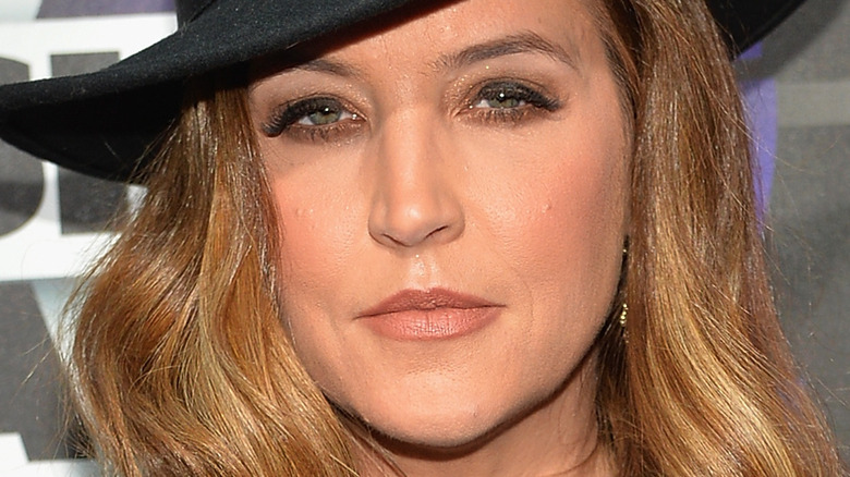 Lisa Marie Presley wearing a fedora