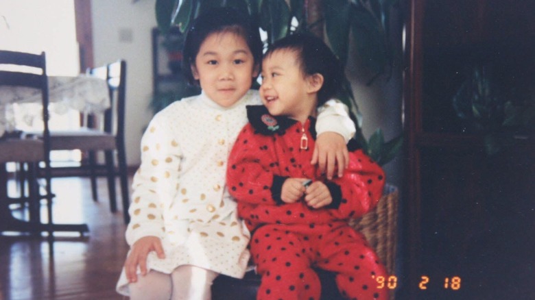 Priscilla Chan and her sister pose as children