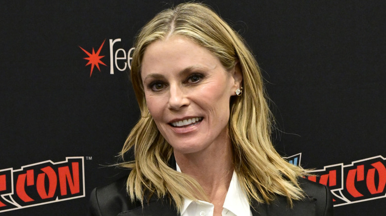Julie Bowen on red carpet