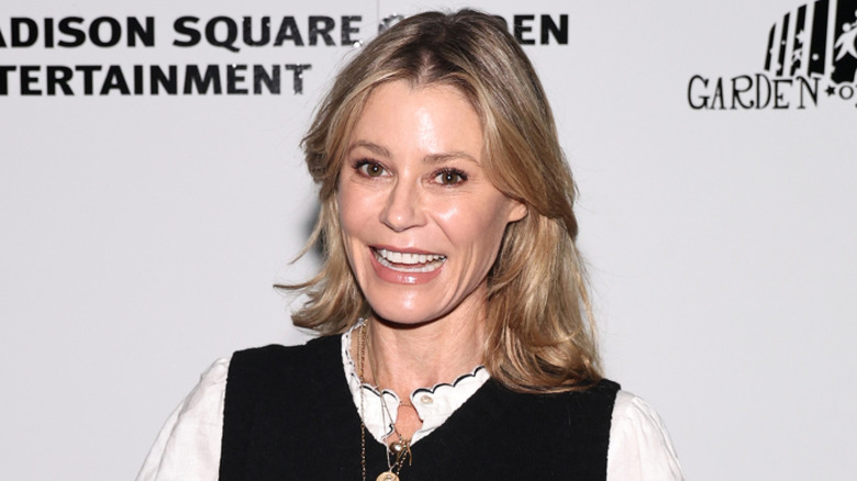 Julie Bowen on red carpet