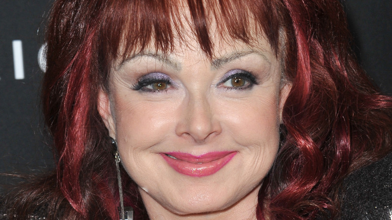 Wynonna Judd wearing pink lipstick 