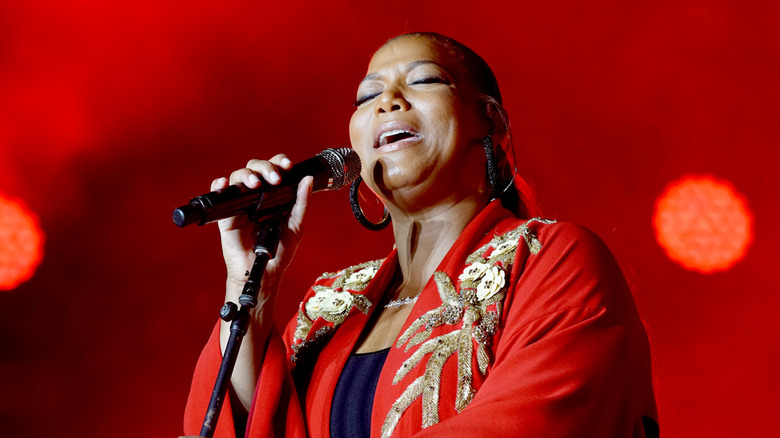 Queen Latifah singing