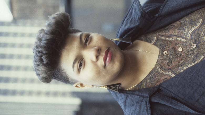 Queen Latifah posing