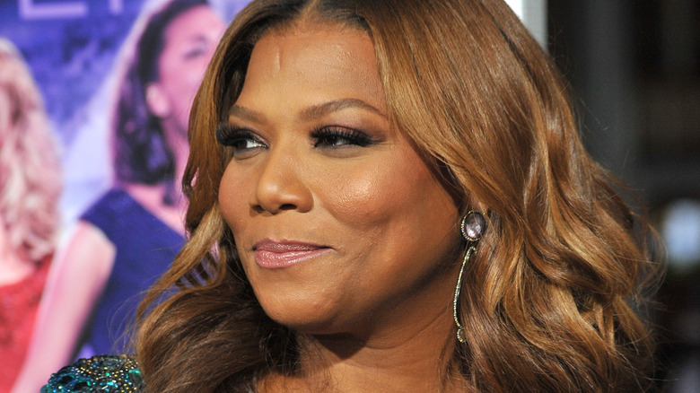 Queen Latifah posing