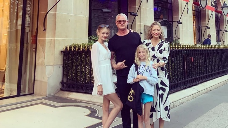 Rebecca Gayheart and Eric Dane pose with their daughters in France in 2022