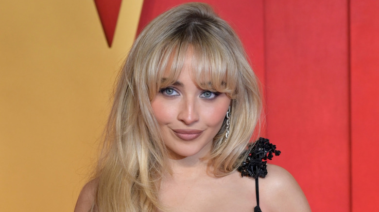 Sabrina Carpenter posing at the 30th Vanity Fair Oscar Party.