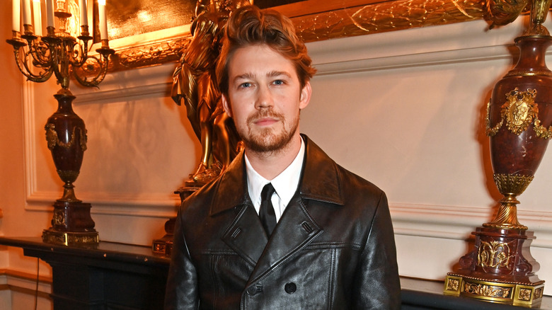 Joe Alwyn posing at an awards evening