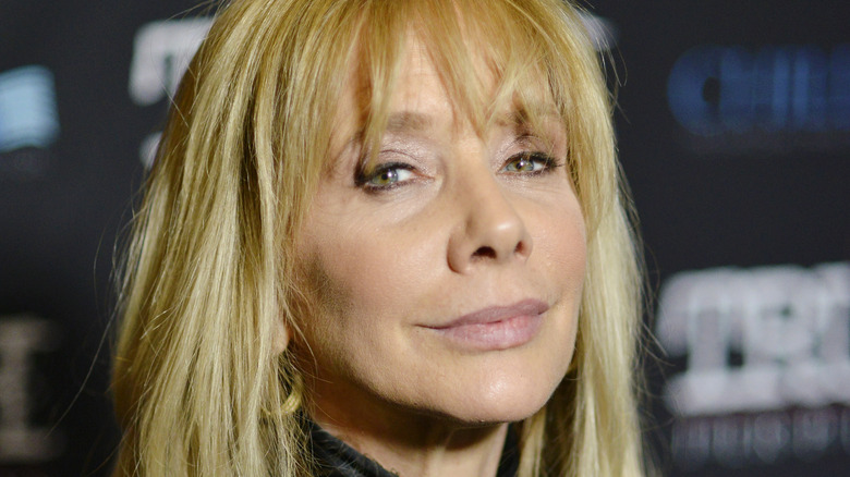 Rosanna Arquette grinning