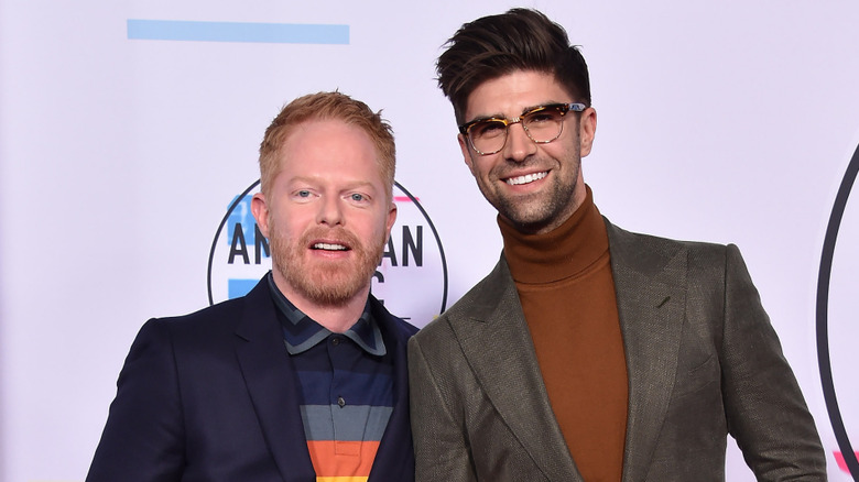 Jesse Tyler Ferguson and Justin Mikita posing at the 2017 American Music Awards