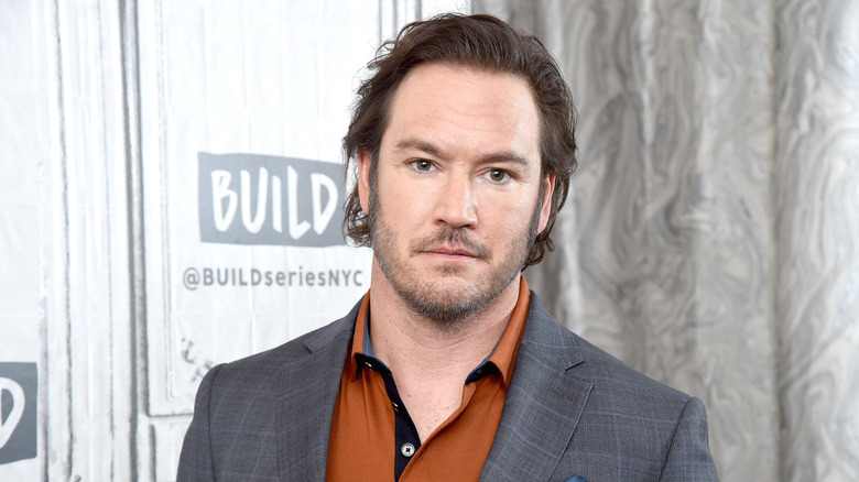 Mark-Paul Gosselaar posing