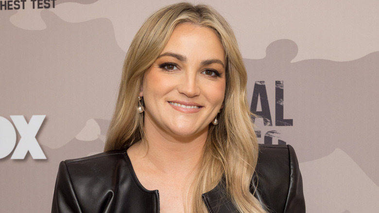 Jamie Lynn Spears posing