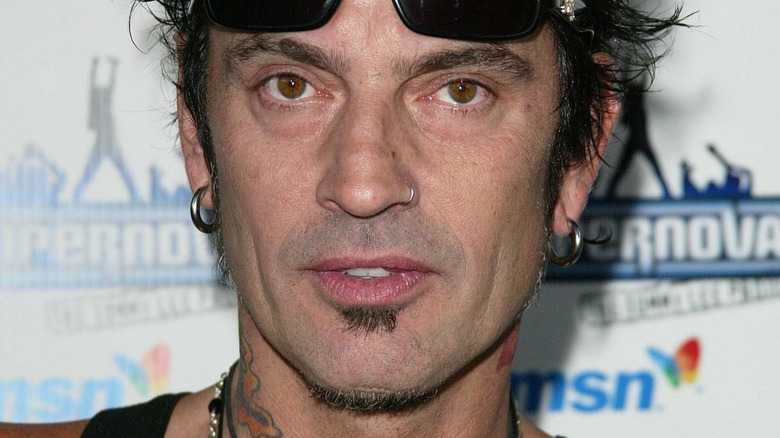 Tommy Lee wearing nose ring