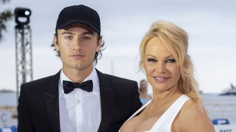 Brandon Thomas Lee, Pamela Anderson posing