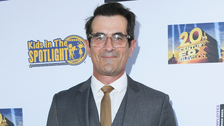 Ty Burrell wearing suit and tie on red carpet