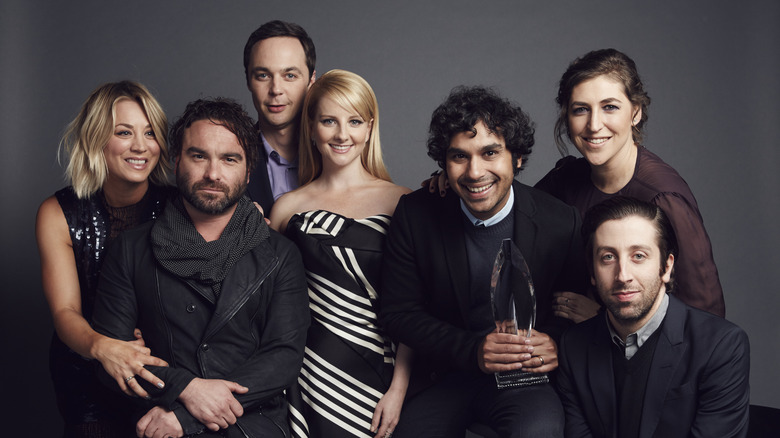 Jim Parsons with the cast of The Big Bang Theory at the People's Choice Awards