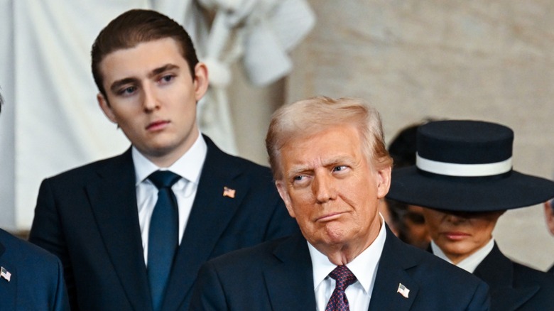 Barron Trump stands behind Donald Trump during the inauguration ceremony in Washington, DC (2025)