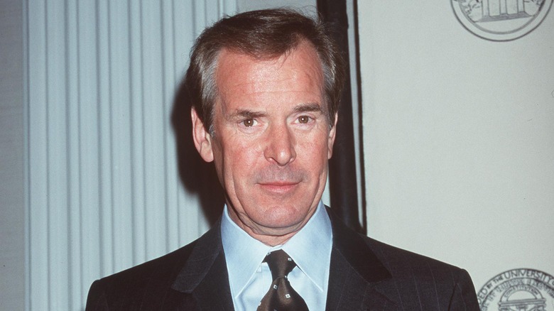 Peter Jennings posing