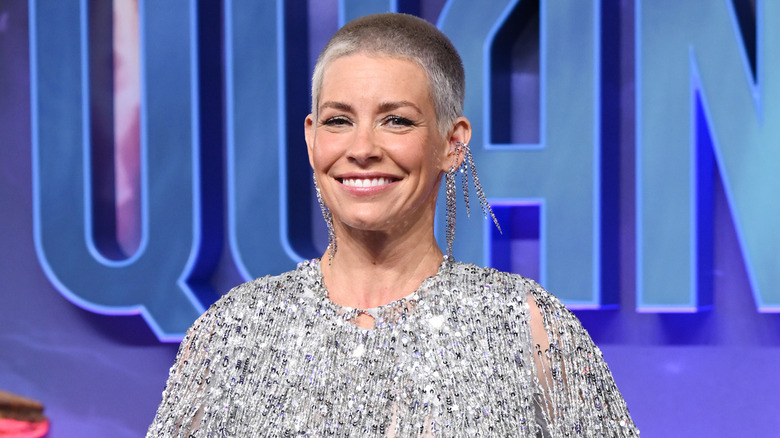 Evangeline Lilly posing at an event