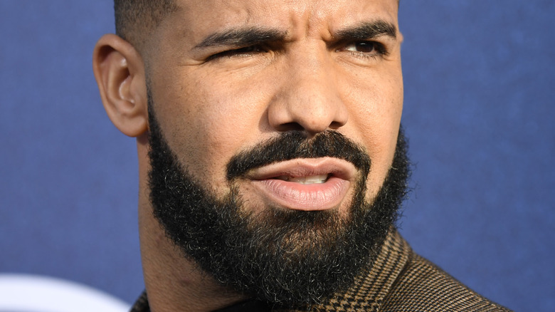 Drake gives some major side-eye