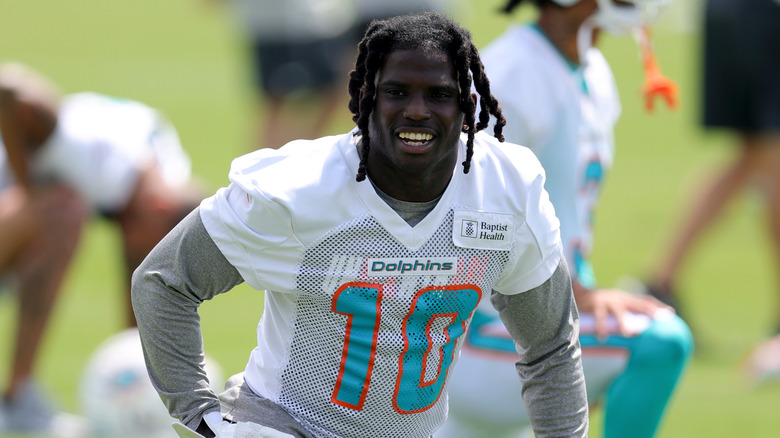 Tyreek Hill playing football