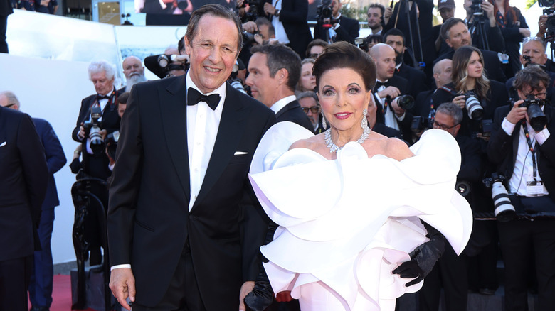 Peter Gibson and Joan Collins on the red carpet.
