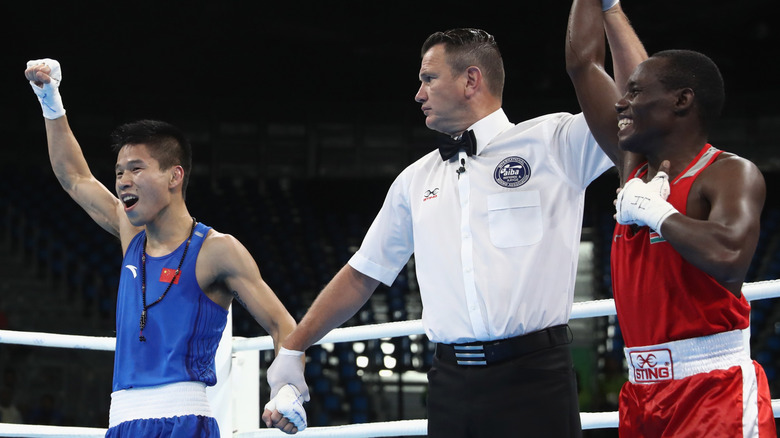 Lü Bin and Peter Warui after match
