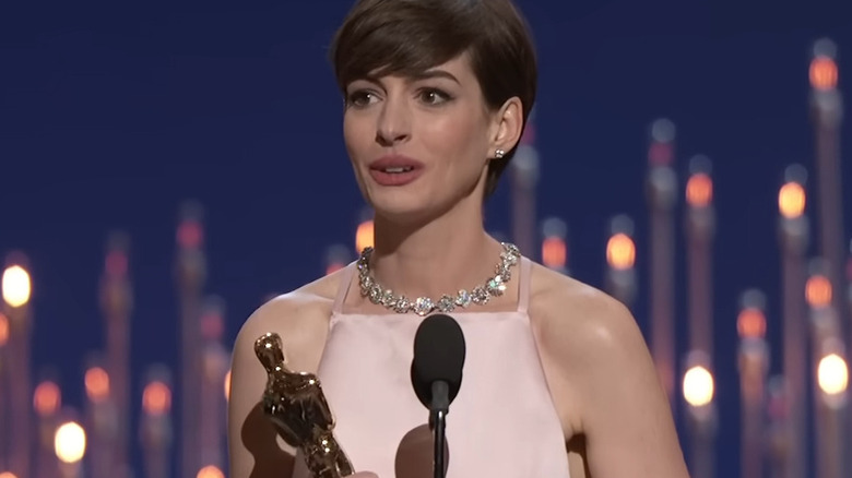 Anne Hathaway wins Oscar