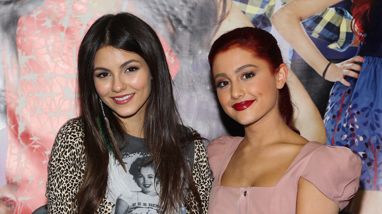 Victoria Justice and Ariana Grande posing for a picture