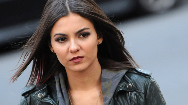 Victoria Justice scowling on set of Eye Candy