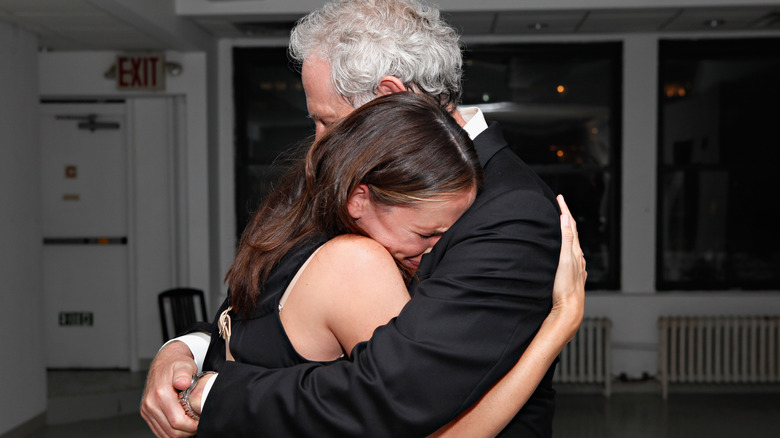 Jennifer Garner and Victor Garber hugging