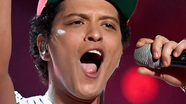 Bruno Mars Live at the Apollo – A Night of Unforgettable Music and Showmanship Bruno Mars Live at the Apollo – A Night of Unforgettable Music and Showmanship