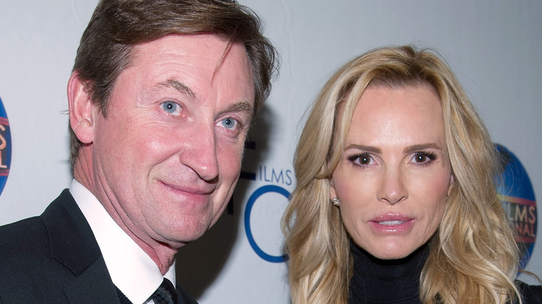 Wayne Gretzky and Janet Jones posing