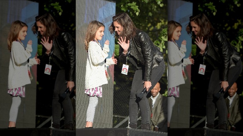 Suri Cruise waves with Katie Holmes