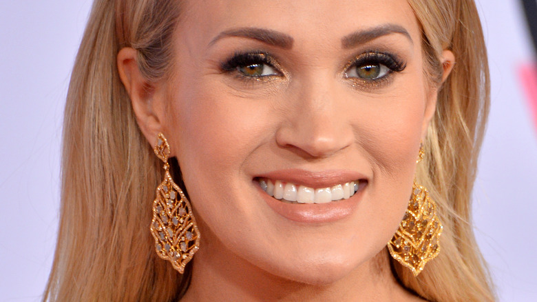 Carrie Underwood gold earrings