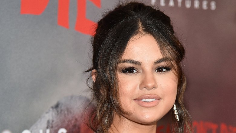 Selena Gomez '60s-Inspired Paris Fashion Week Outfit Photos