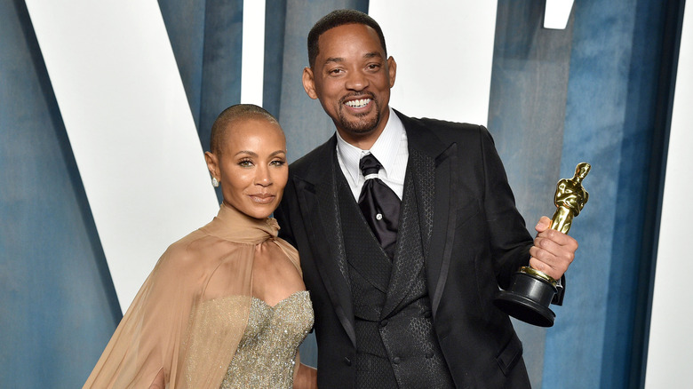 Jada Pinkett Smith and Will Smith posing with his Oscar