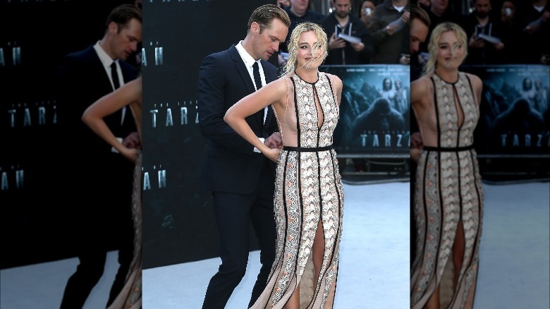 Alexander Skarsgard fixes Margot Robbie dress on a red carpet