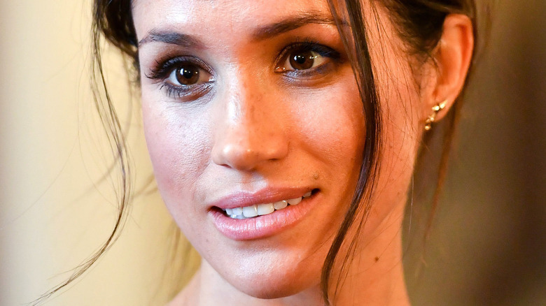 Meghan Markle messy hair