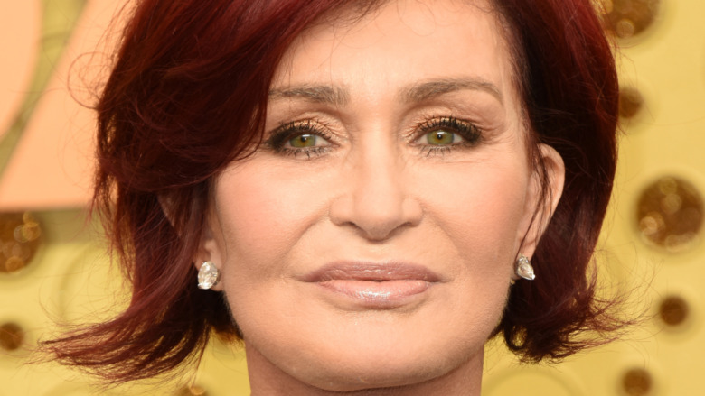 Sharon Osbourne, posing