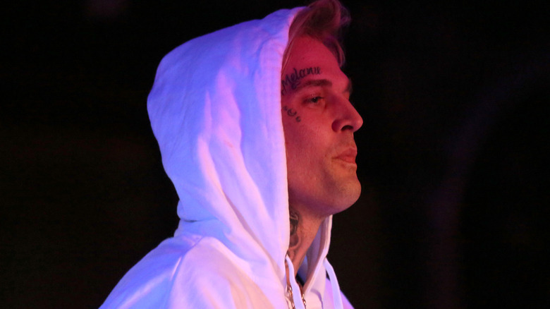 Aaron Carter onstage, side profile