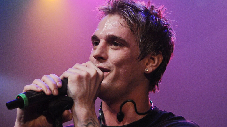 Aaron Carter sings